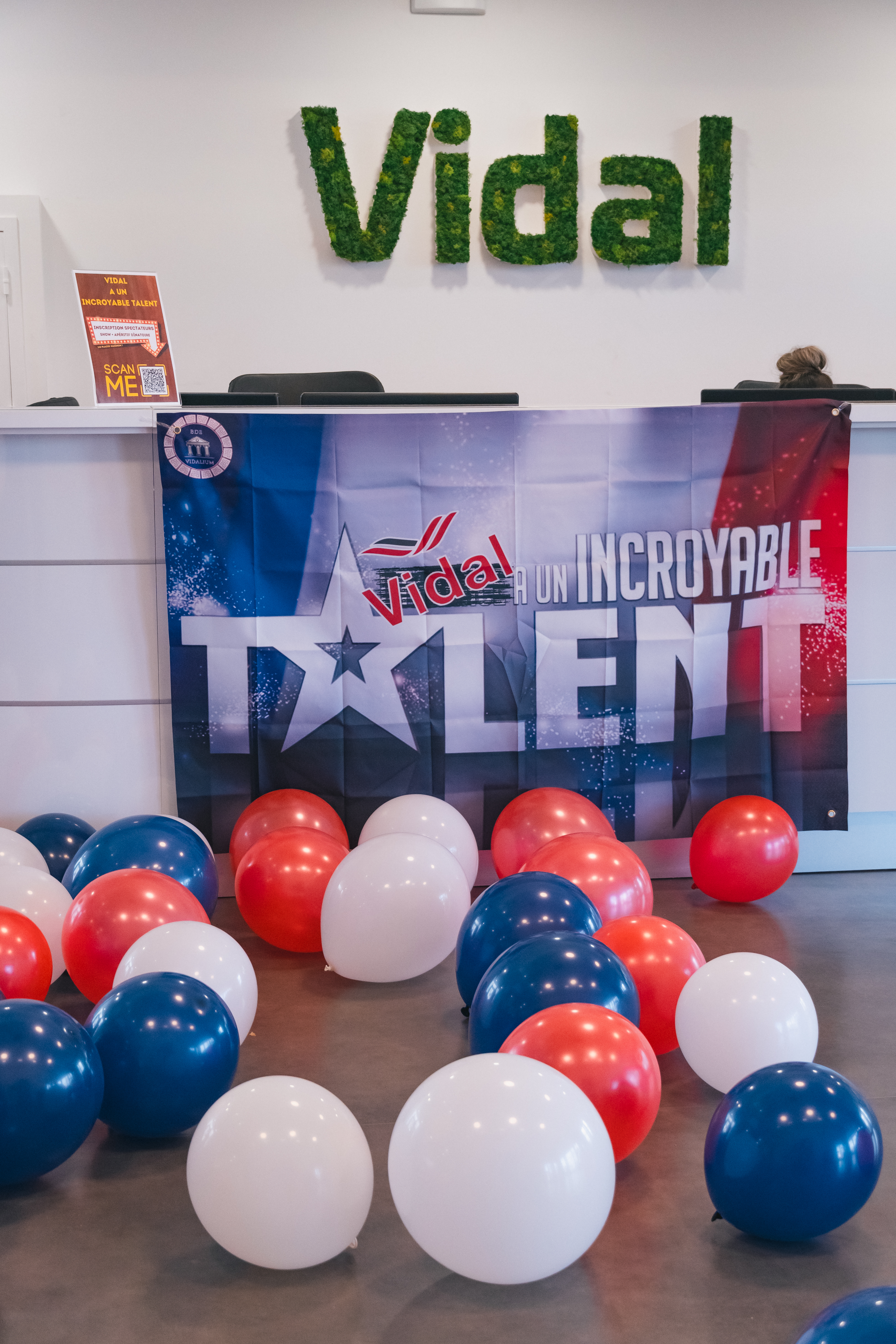 Ballons bleu blanc rouge avec drapeau incroyable talent