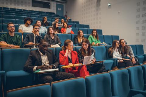 Etudiants en amphitheatre